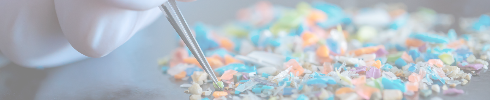 Cómo afecta la normativa de microplásticos (UE 2023/2055) a tu empresa 1 Microplásticos añadidos intencionalmente: normativa, obligaciones REACH y claves para tu empresa